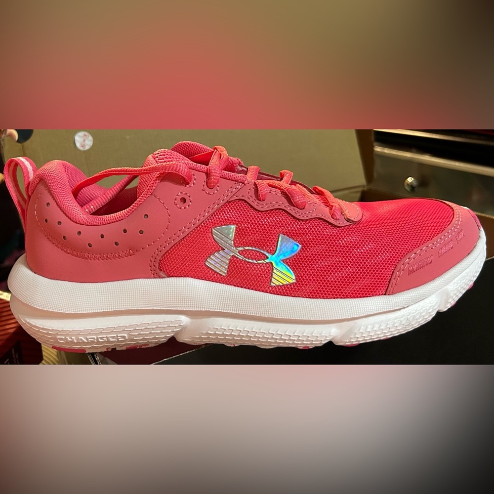 NWT UNDER ARMOUR Girls Athletic Sneakers Shoes Pink Glitter Laces Size 5 Y